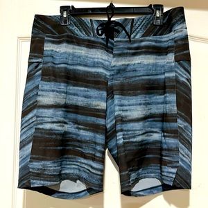 Lululemon Board Shorts size 34